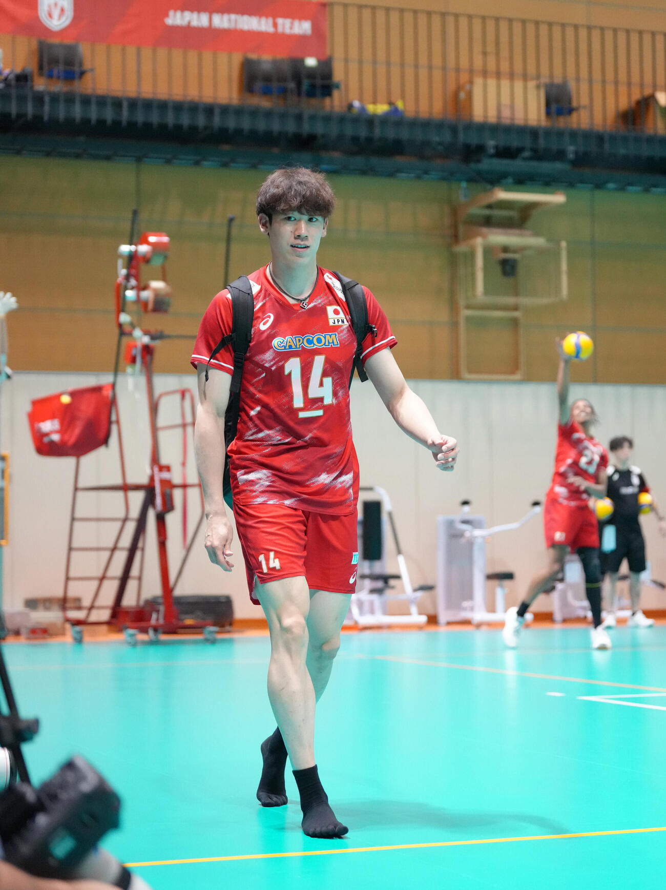 別メニュー調整で引き揚げるバレーボール男子日本代表石川祐希（撮影・足立雅史）
