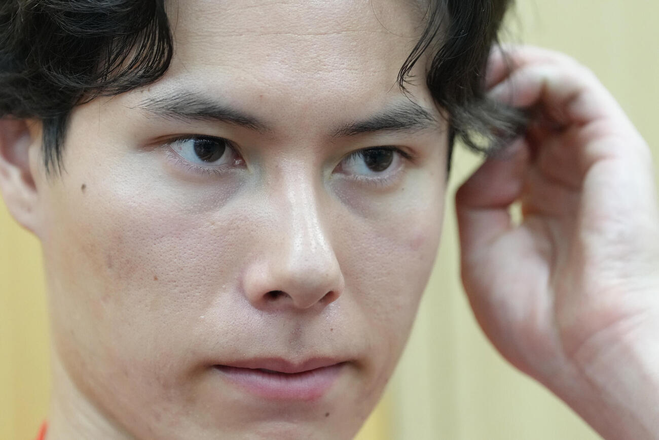 取材に応じるバレーボール男子日本代表高橋藍（撮影・足立雅史）