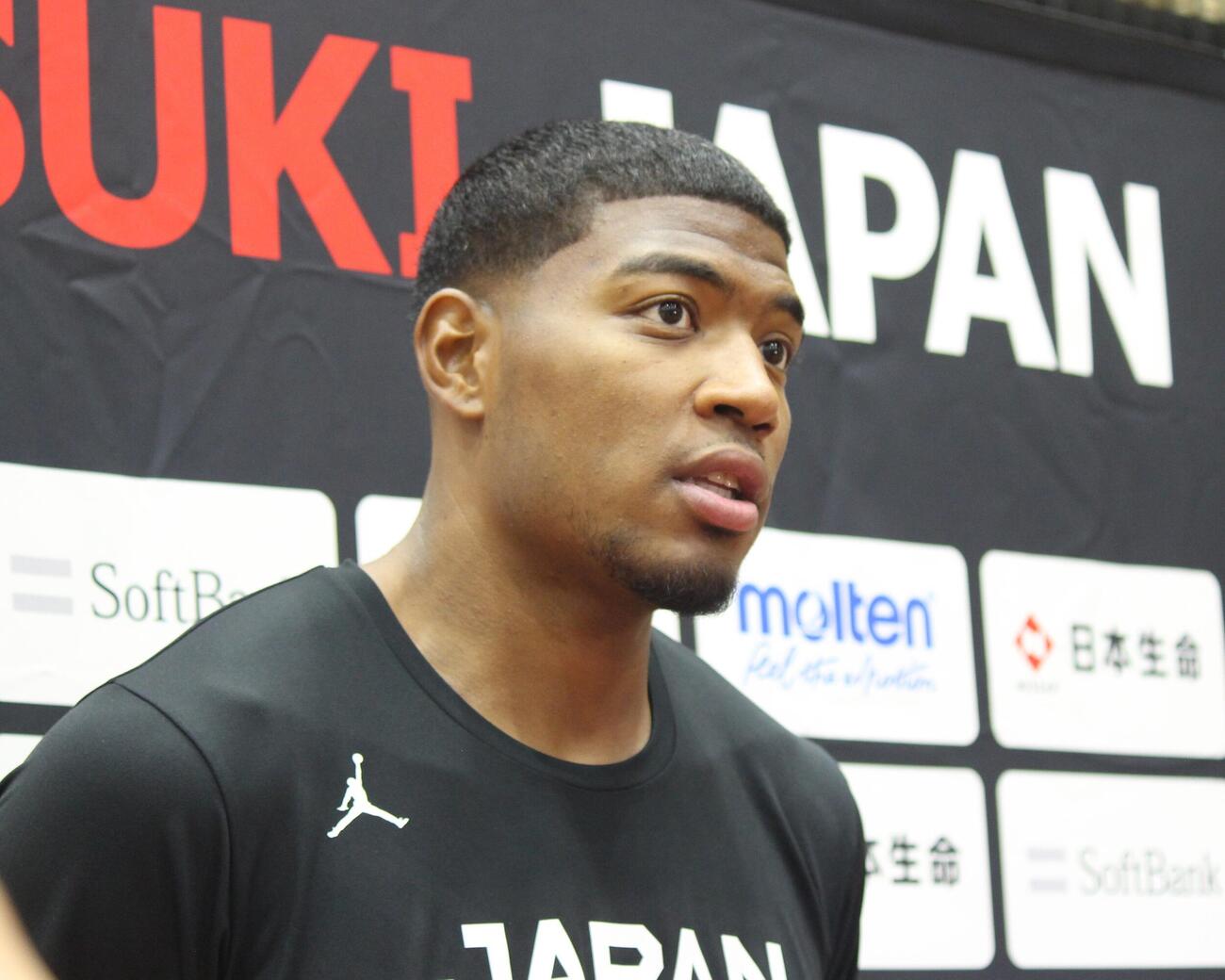 取材に応じるバスケットボール男子日本代表の八村塁