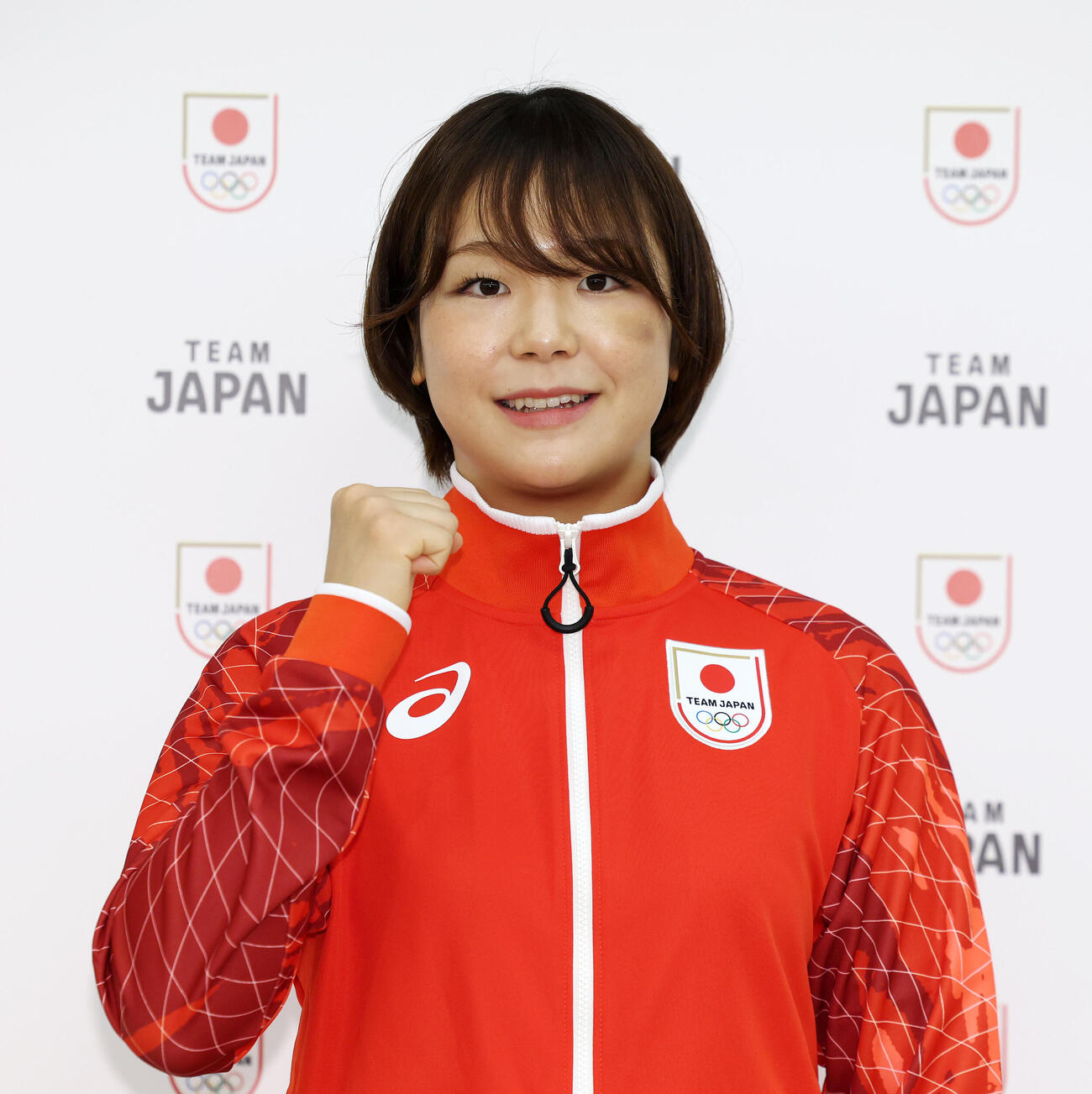 「第20回アジア大会TEAM JAPAN MEDIA SUMMIT」でガッツポーズする藤波朱理（撮影・宮地輝）