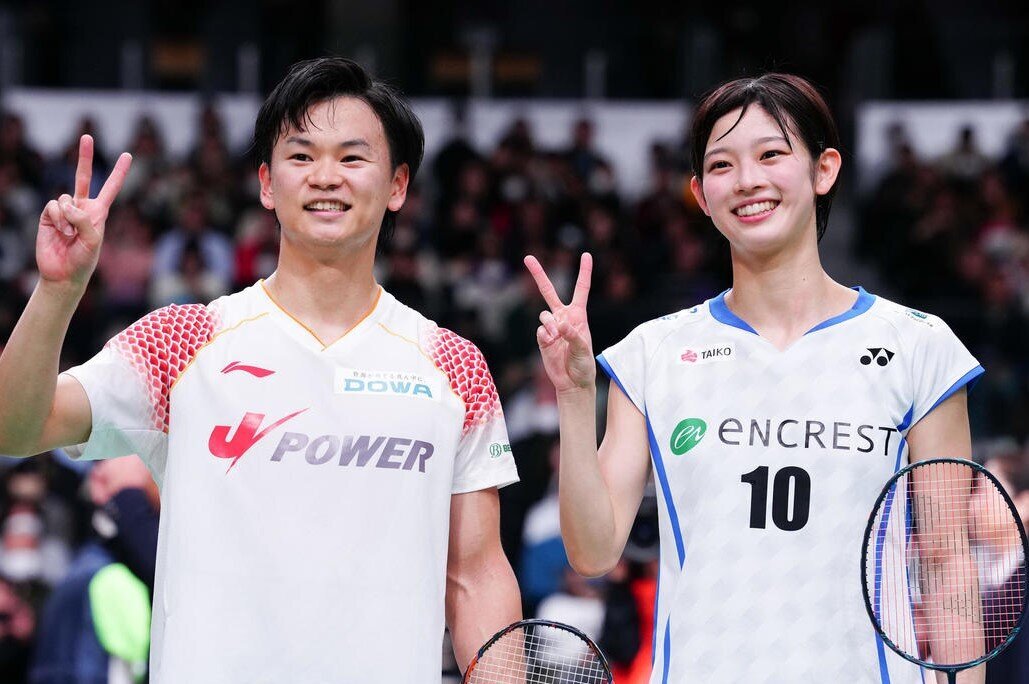バドミントン混合ダブルスの田口真彩、渡辺勇大組（2025年12月撮影）