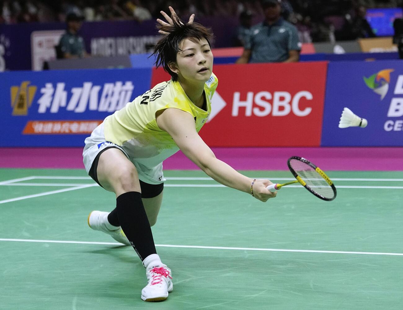 女子シングルス3回戦　カナダ選手と対戦する宮崎友花＝ニューデリー（AP＝共同）