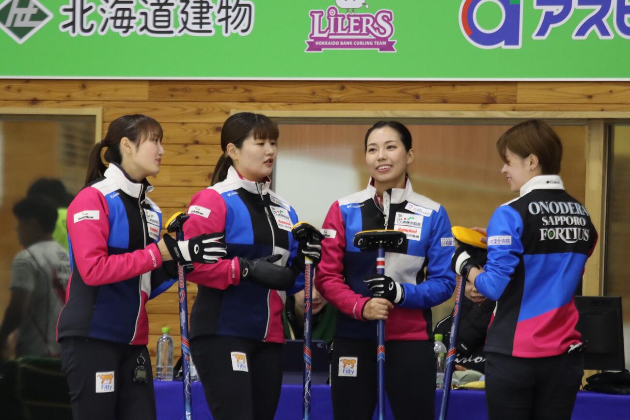 新体制初戦に臨んだフォルティウスの（左から)小林未奈、小谷優奈、近江谷杏菜、小野寺佳歩