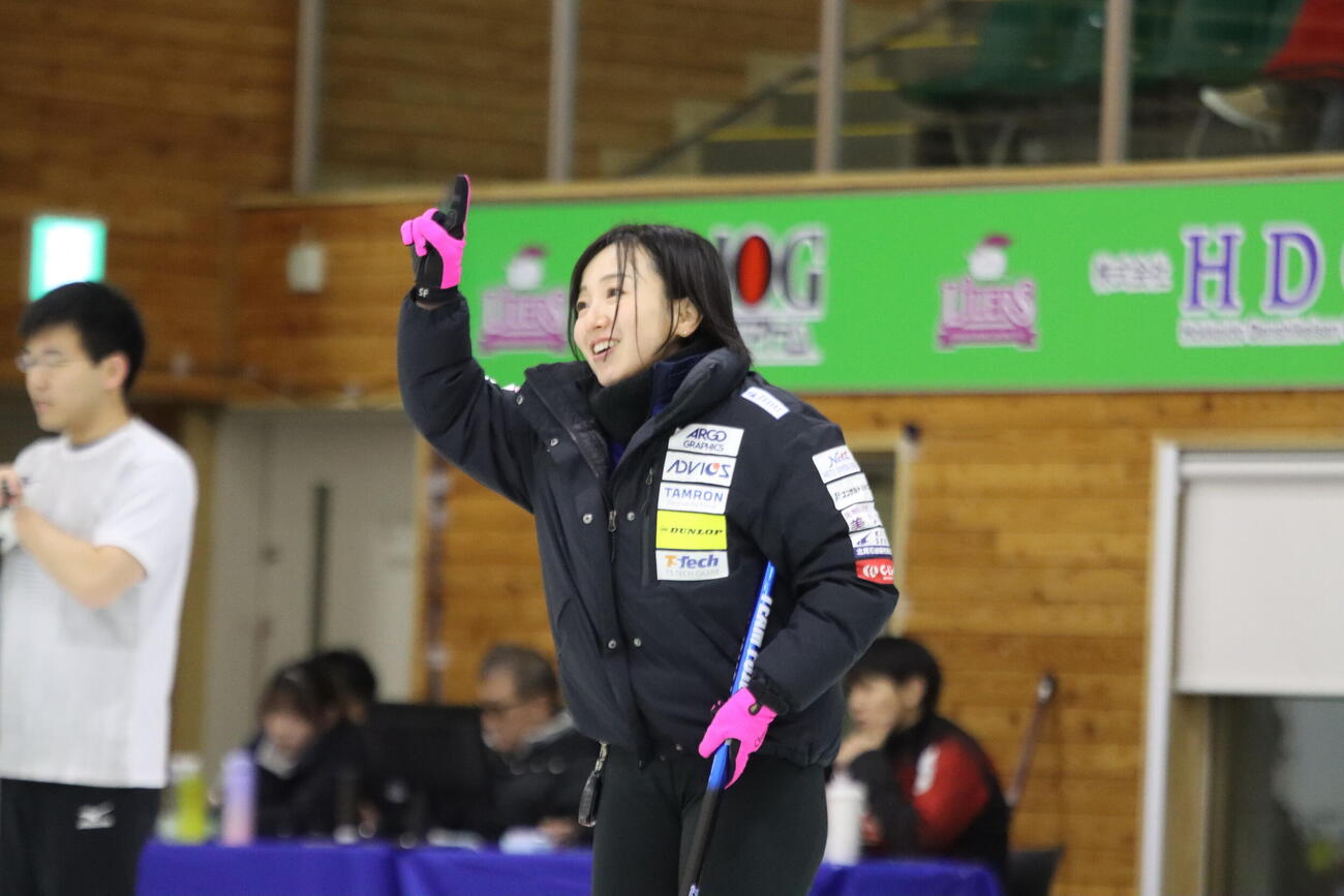 指示を出すロコ・ソラーレ藤沢五月