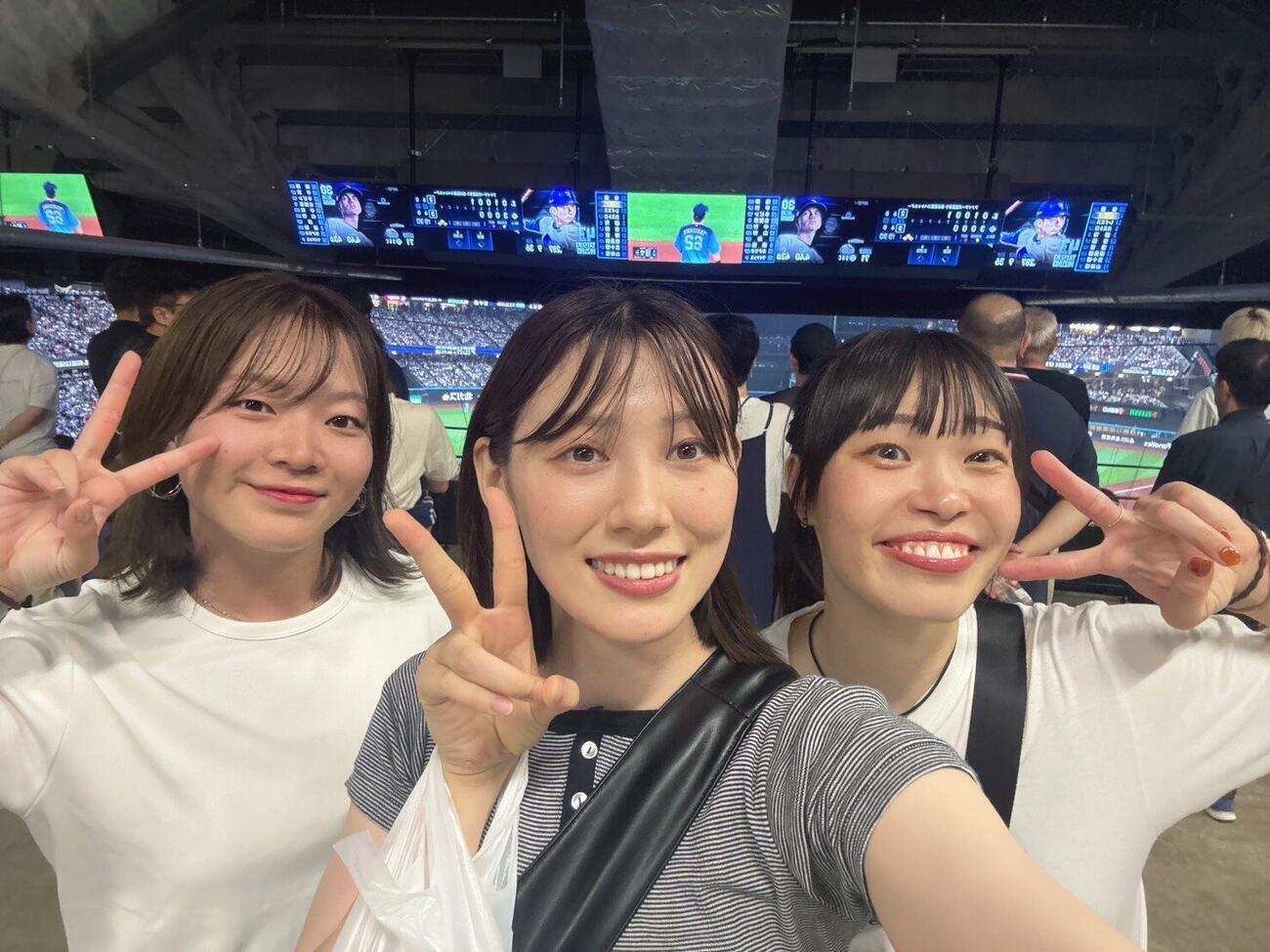 アルテミス北海道の長尾のどか（右）と山田菜那光（中央）