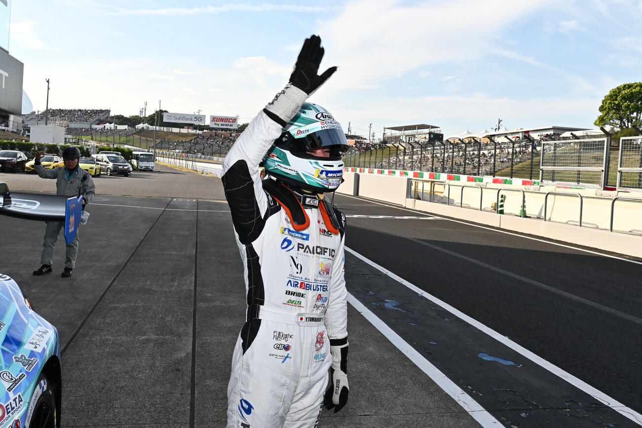 GT300クラスでポールポジションを獲得した冨林勇佑（GTA提供）