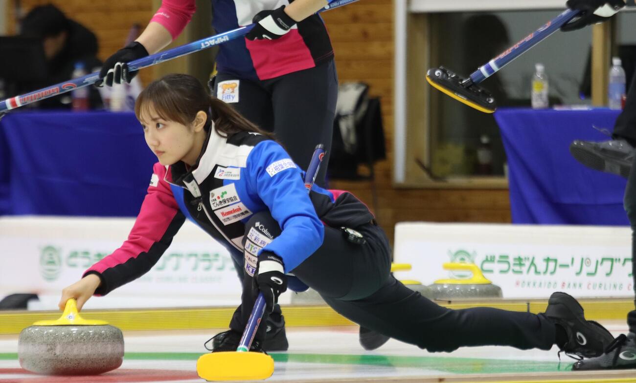 ストーンを投じるフォルティウス小林未奈