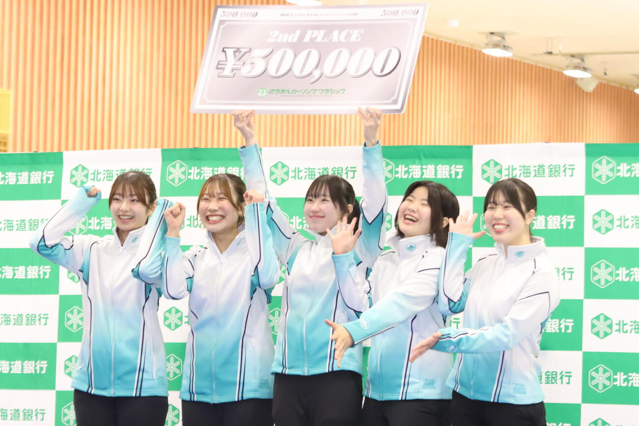 女子で準優勝したS－Leapの（左から)田中萌珈、池田葉南、橋本明奏里、中尾美波、鈴木琴音