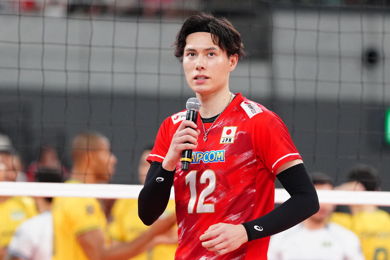 日本対ブラジル　試合後、インタビューに応じる高橋藍（撮影・江口和貴）