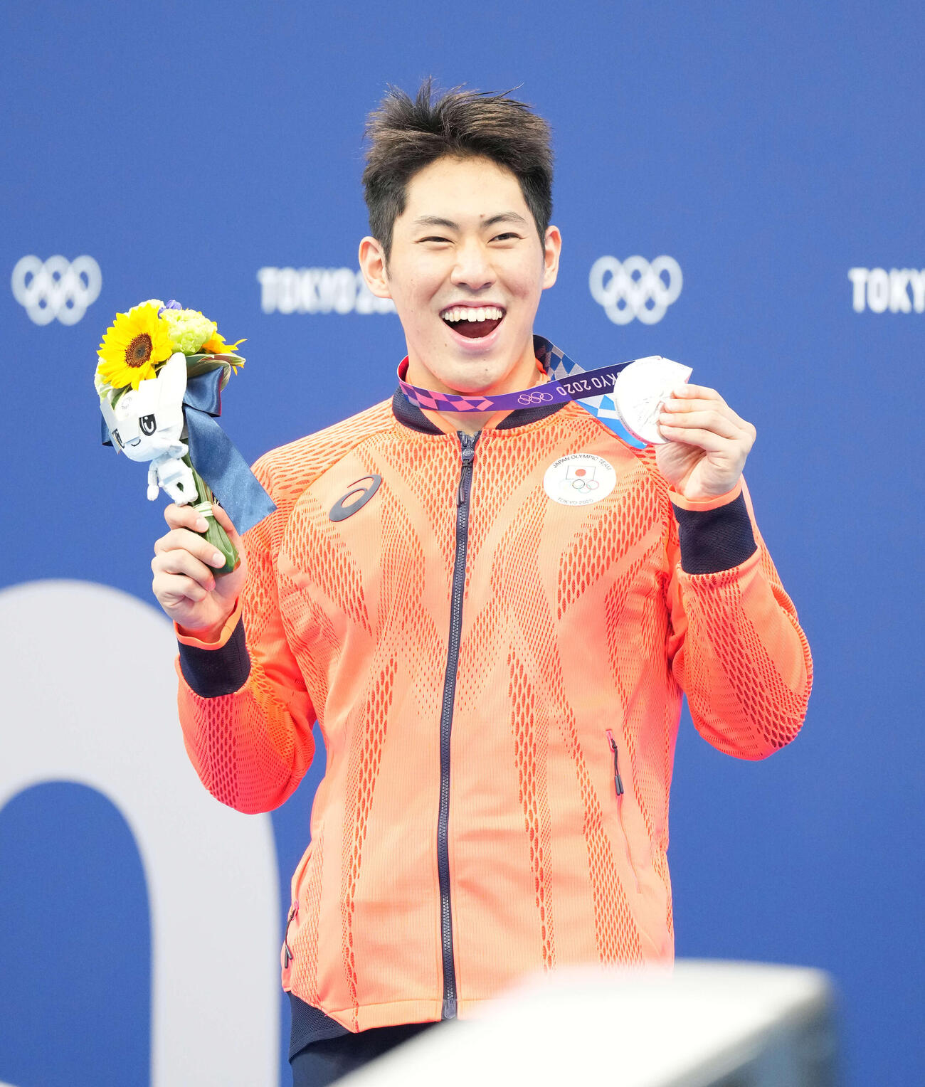 東京五輪　競泳男子200メートルバタフライで銀メダルを獲得し笑顔の本多灯（2021年7月）