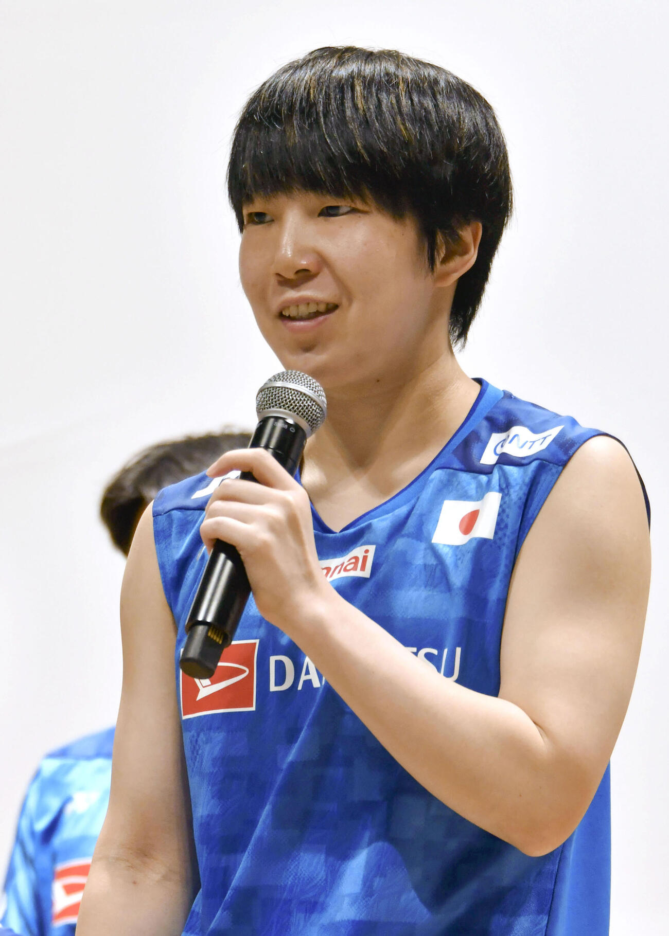 記者会見するバドミントン女子シングルスの山口茜（共同）