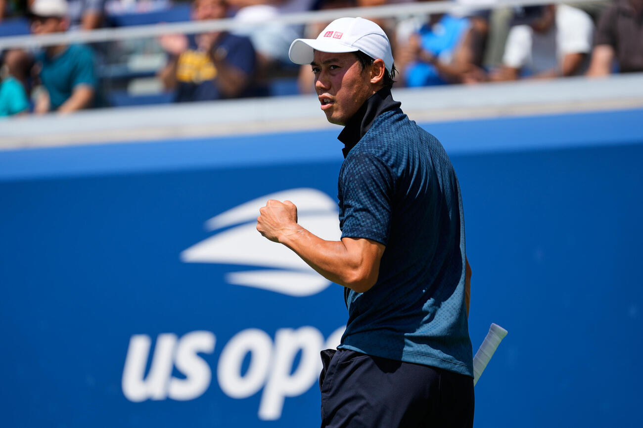 全米オープン予選1回戦でガッツポーズを見せる錦織圭（AP）