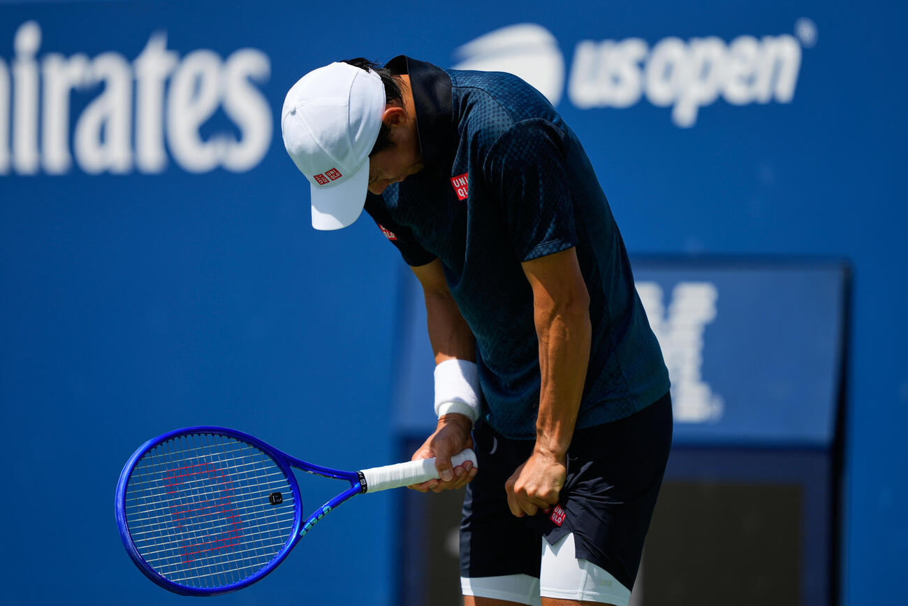 全米オープン予選1回戦でプレーする錦織圭（AP）
