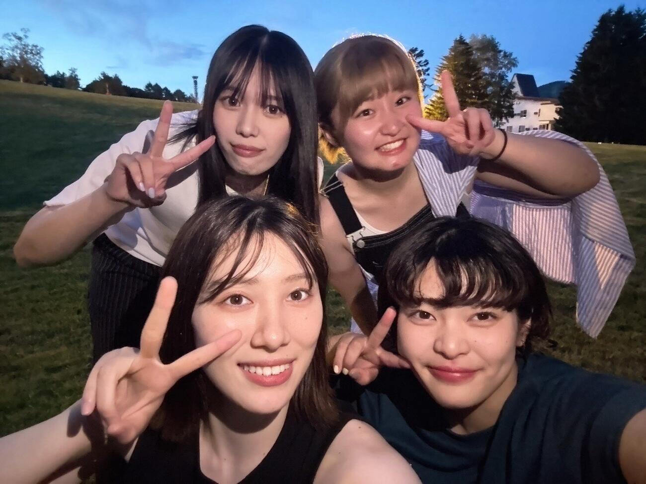 アルテミス北海道の（左上から）古野愛心、古林奏奈依（左下から）山田菜那光、青木優