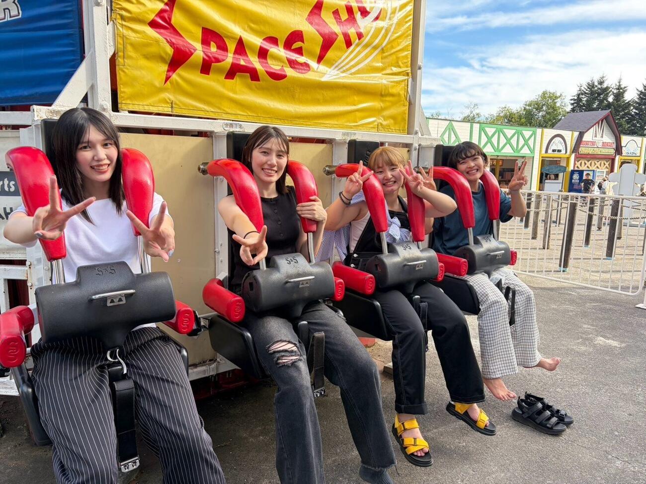 アルテミス北海道の（左から）古野愛心、山田菜那光、古林奏奈依、青木優