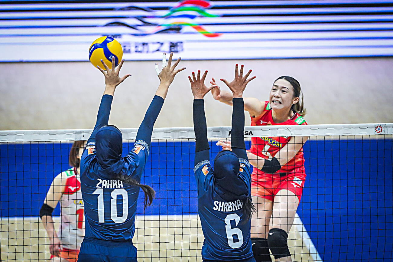 日本女子、イラン戦でスパイクを放つ石川真佑（C）AVC Women Volleyball Continental Championship