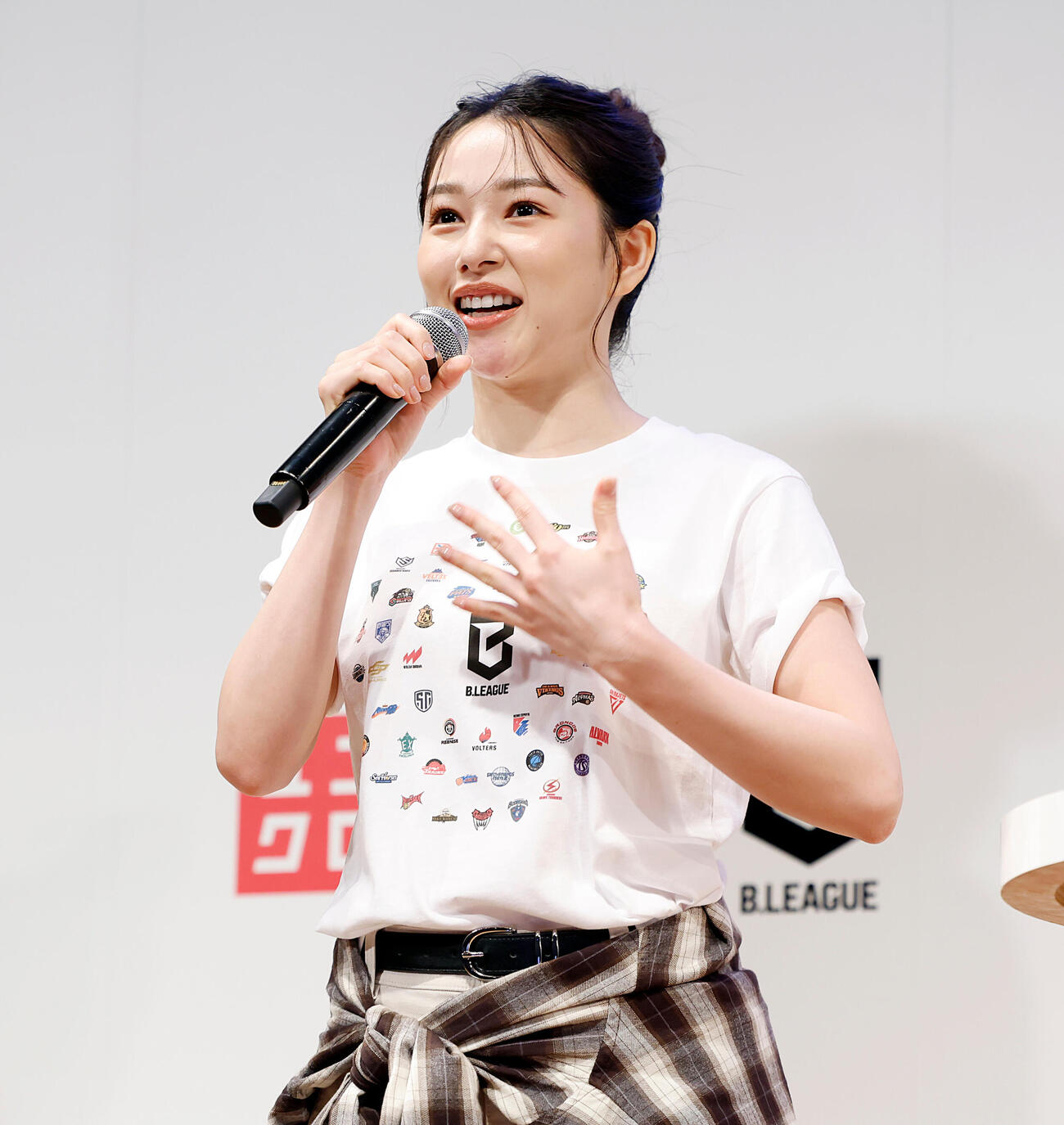 登壇し、話す桜井日奈子（撮影・山本朝陽）