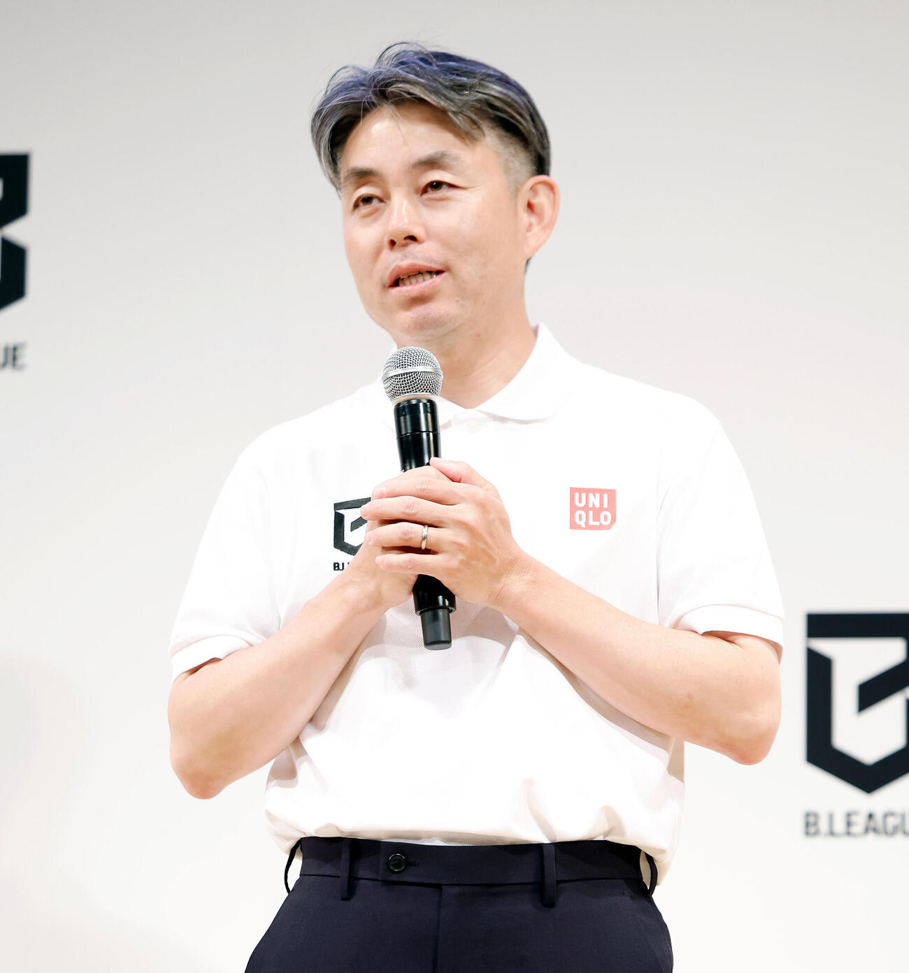 登壇し、話す柳井康治氏（撮影・山本朝陽）