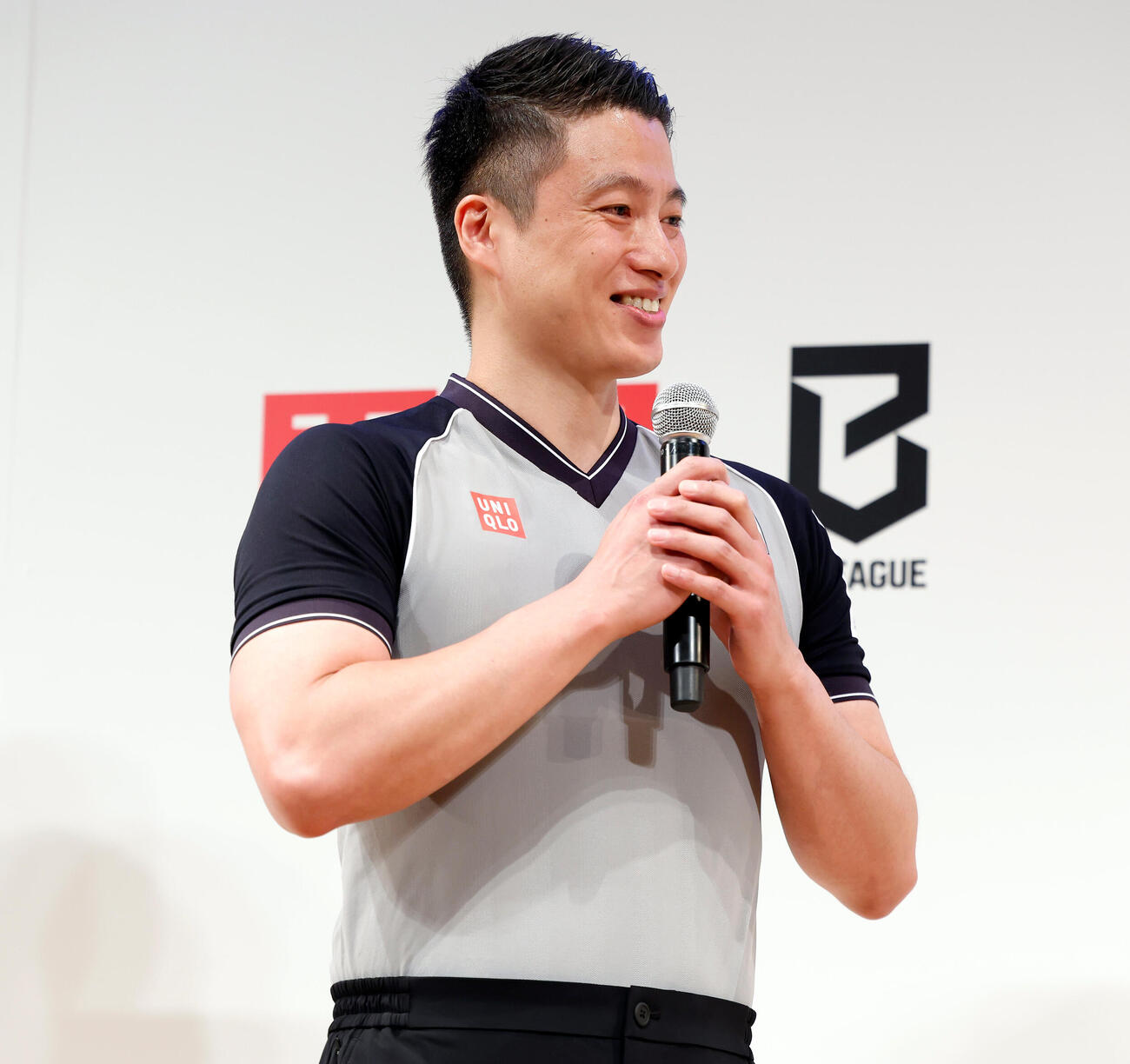 ユニクロが制作したレフェリーウェアを着用したJBA公認プロフェッショナルレフェリーの漆間大吾氏（撮影・山本朝陽）