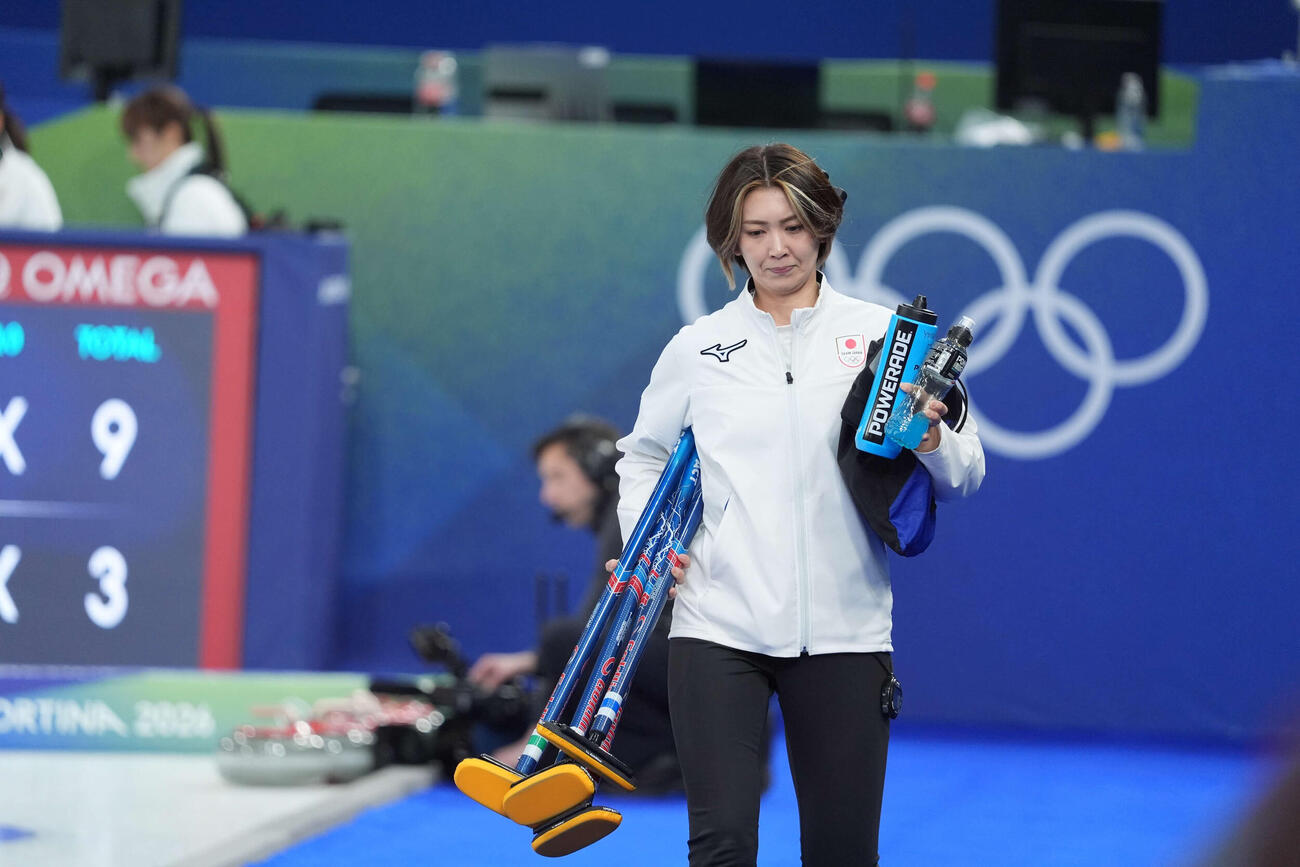 2月、五輪1次リーグで英国に敗れ競技場を後にする吉村紗也香