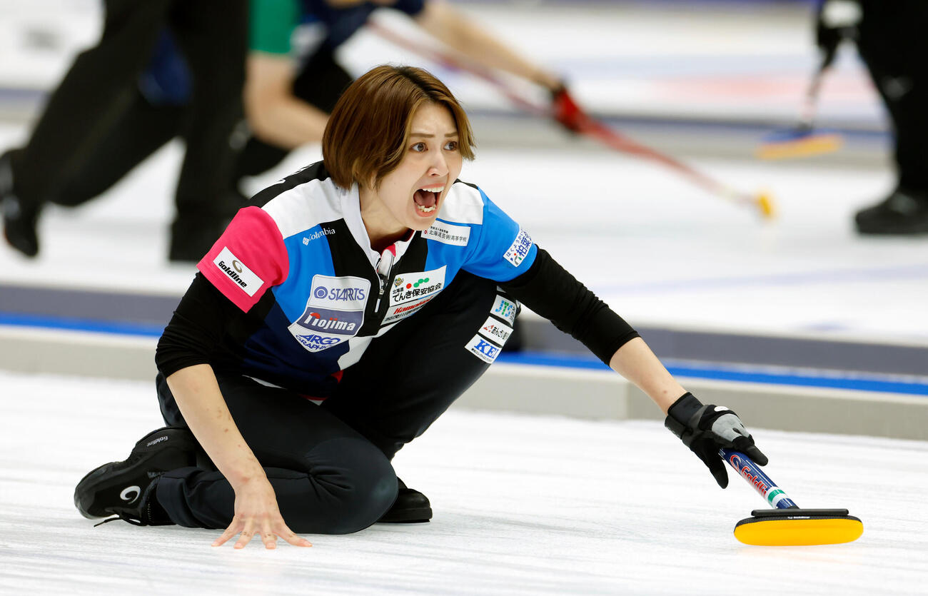 6月、日本選手権の北海道銀行戦で声を張って指示を出すフォルティウスの吉村紗也香