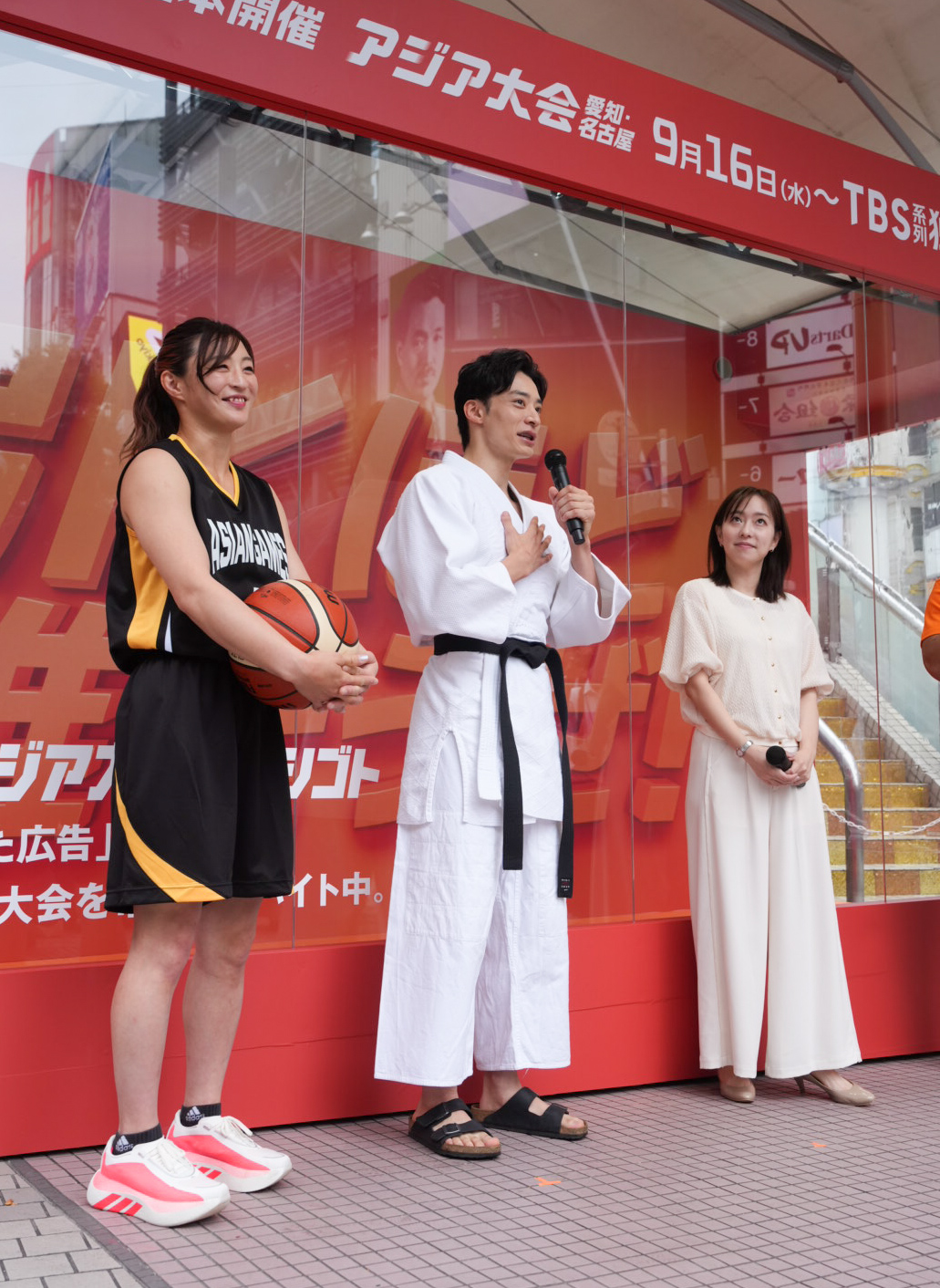 「♯アジア大会の推シゴト」メディア向け発表会・先行体験会に臨むアスリートアンバサダーの、左から角田夏実さん、入江陵介さん、スペシャルアスリートアンバサダーの石川佳純さん（撮影・小沢裕）