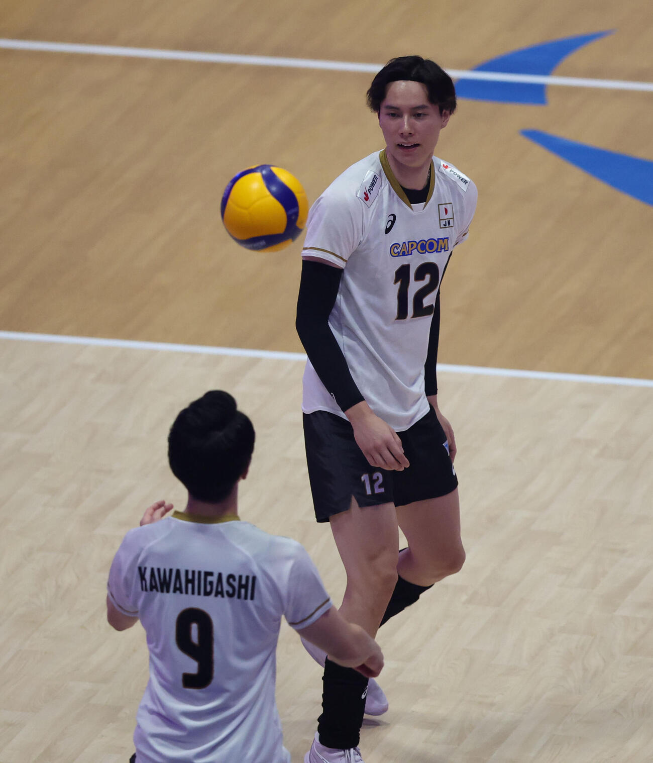 日本対オマーン　試合前にウォーミングアップをする高橋藍（撮影・梅根麻紀）