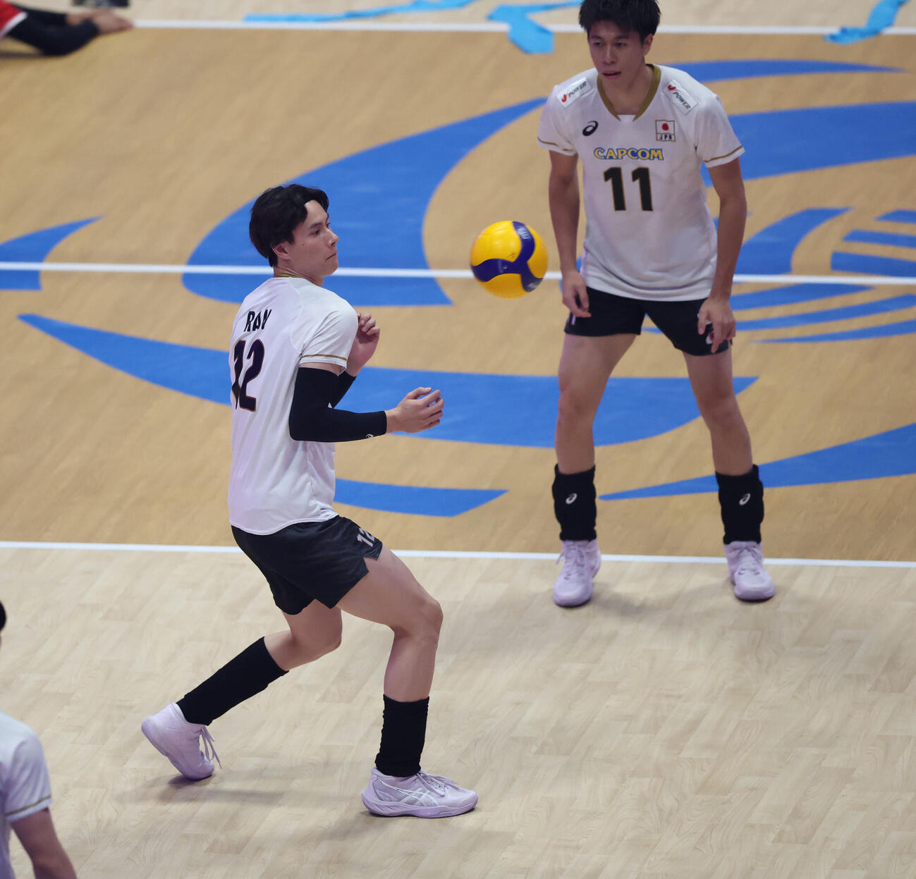 日本対オマーン　試合前にウォーミングアップをする高橋藍（撮影・梅根麻紀）