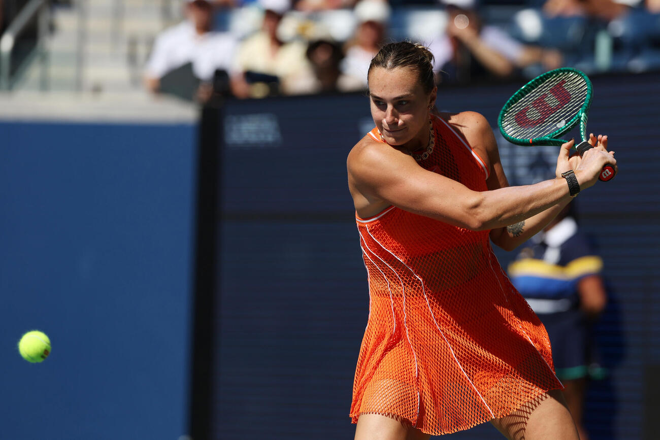 全米オープン女子シングルス3回戦でプレーするサバレンカ（AP）