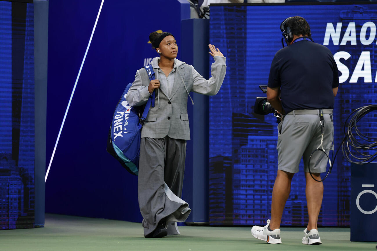 “ジャケパースタイル”で会場入りする大坂なおみ（AP）