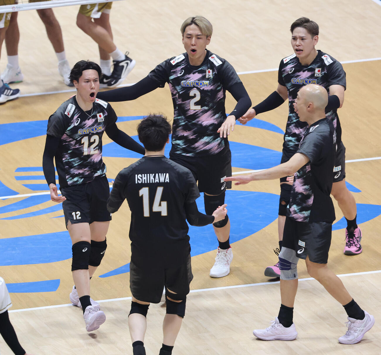 日本対バーレーン　第1セット　得点を決め気合の入った表情を見せる高橋藍（撮影・梅根麻紀）