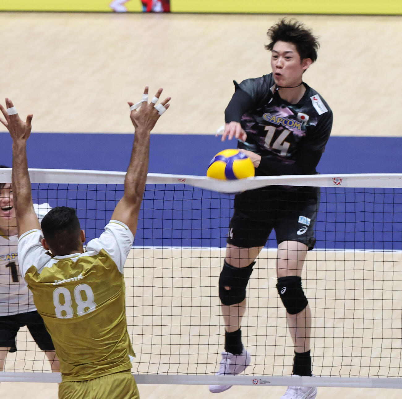 日本対バーレーン　第1セット　スパイクを放つ石川祐希（撮影・梅根麻紀）