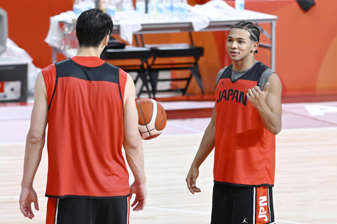 バスケットボールの本番会場で公式練習に臨む、男子日本代表のハーパー（共同）