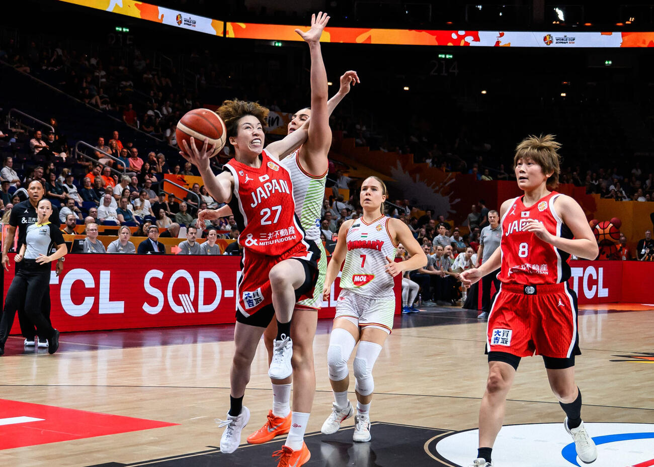 ハンガリー戦で攻め込む林（左端）＝ベルリン（（C）FIBA）（共同）