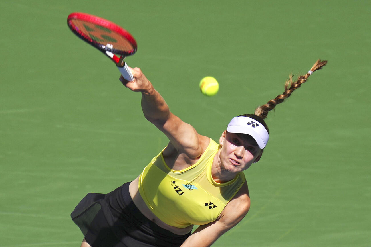 女子シングルス準々決勝でプレーするエレーナ・ルバキナ＝ニューヨーク（AP＝共同）