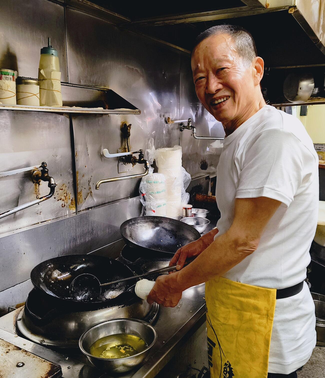 兆徳の店主、朱徳平さん（撮影・木下淳）