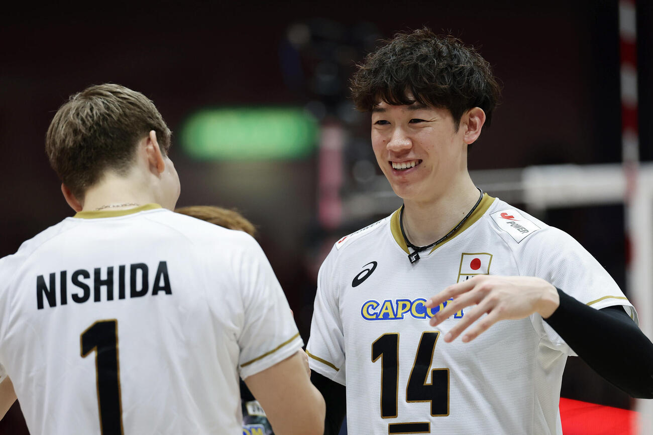 日本対韓国　韓国に勝利し笑顔を見せる石川祐希（撮影・前田充）