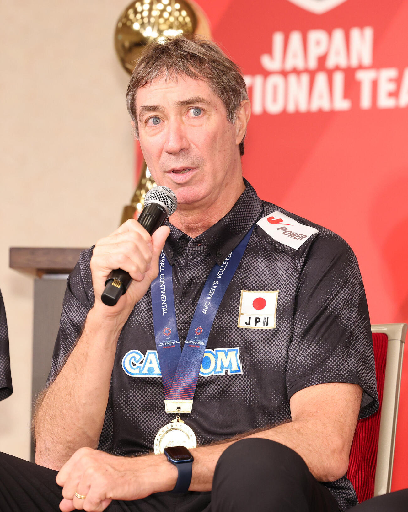 アジア男子バレーボール選手権大会　優勝し会見に臨むバレーボール男子日本代表のロラン・ティリ監督（撮影・鈴木正人）