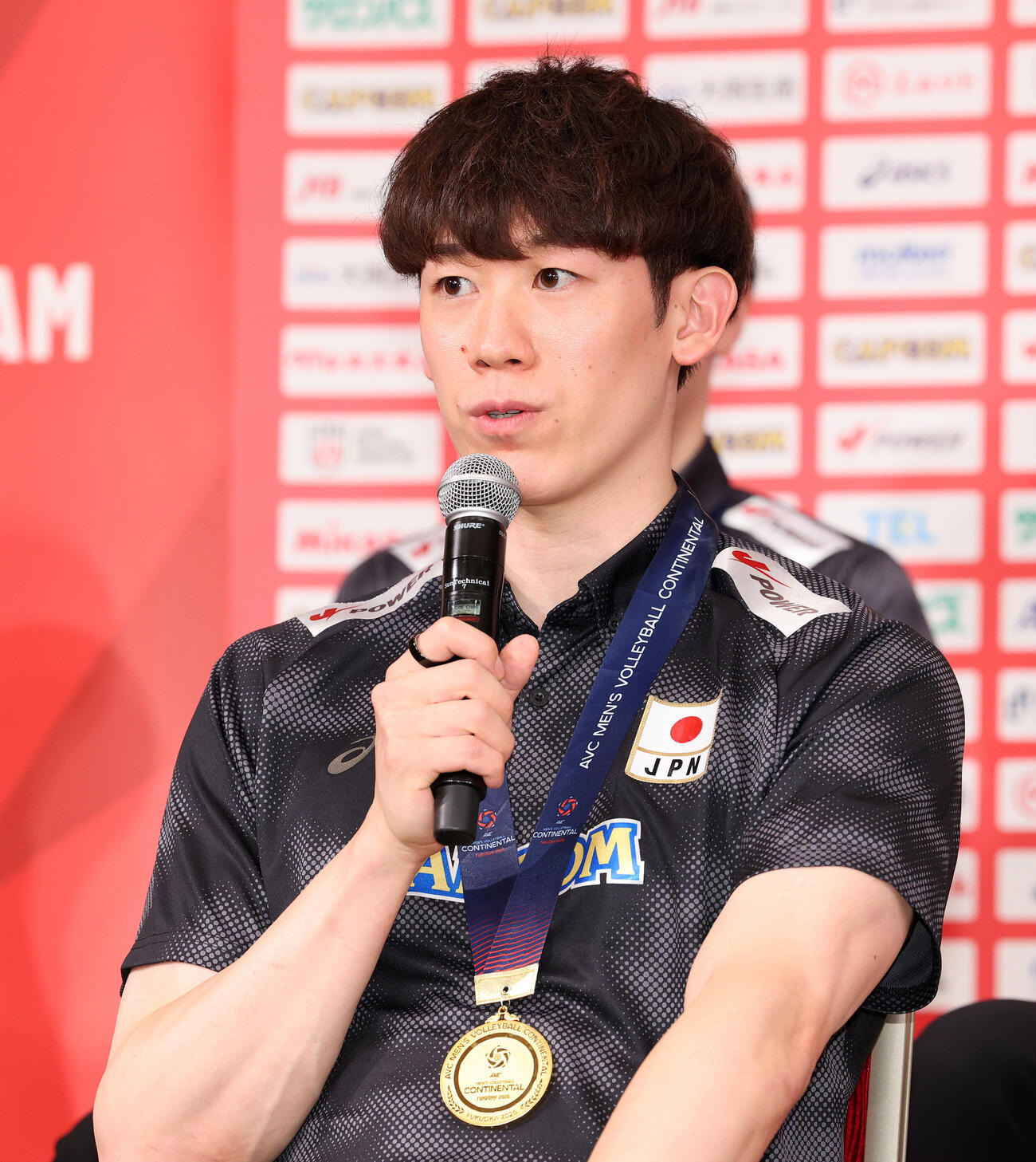 アジア男子バレーボール選手権大会で優勝し会見に臨むバレーボール男子日本代表の石川祐希（撮影・鈴木正人）