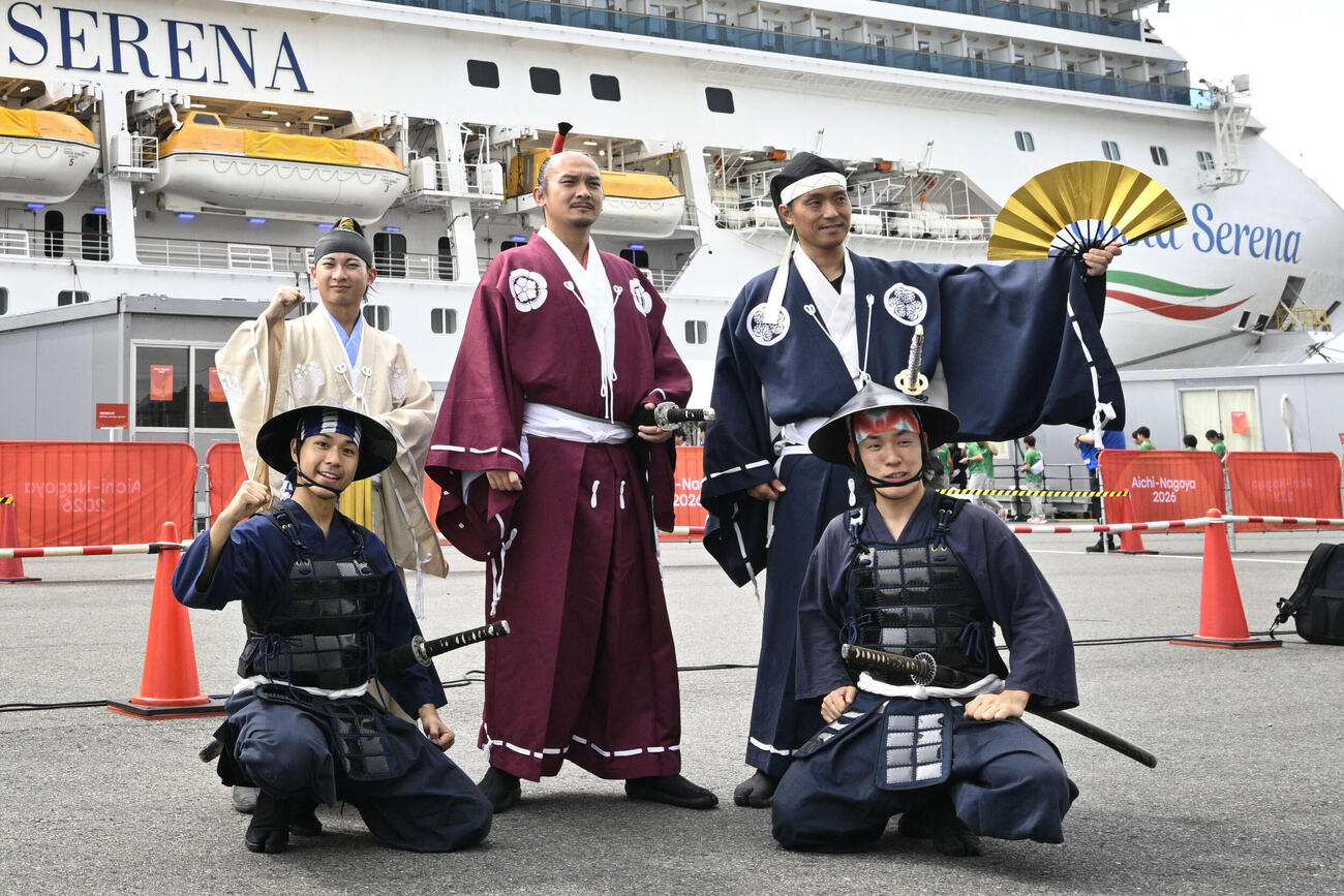 アジア大会の関連行事に登場した「名古屋おもてなし武将隊」（共同）
