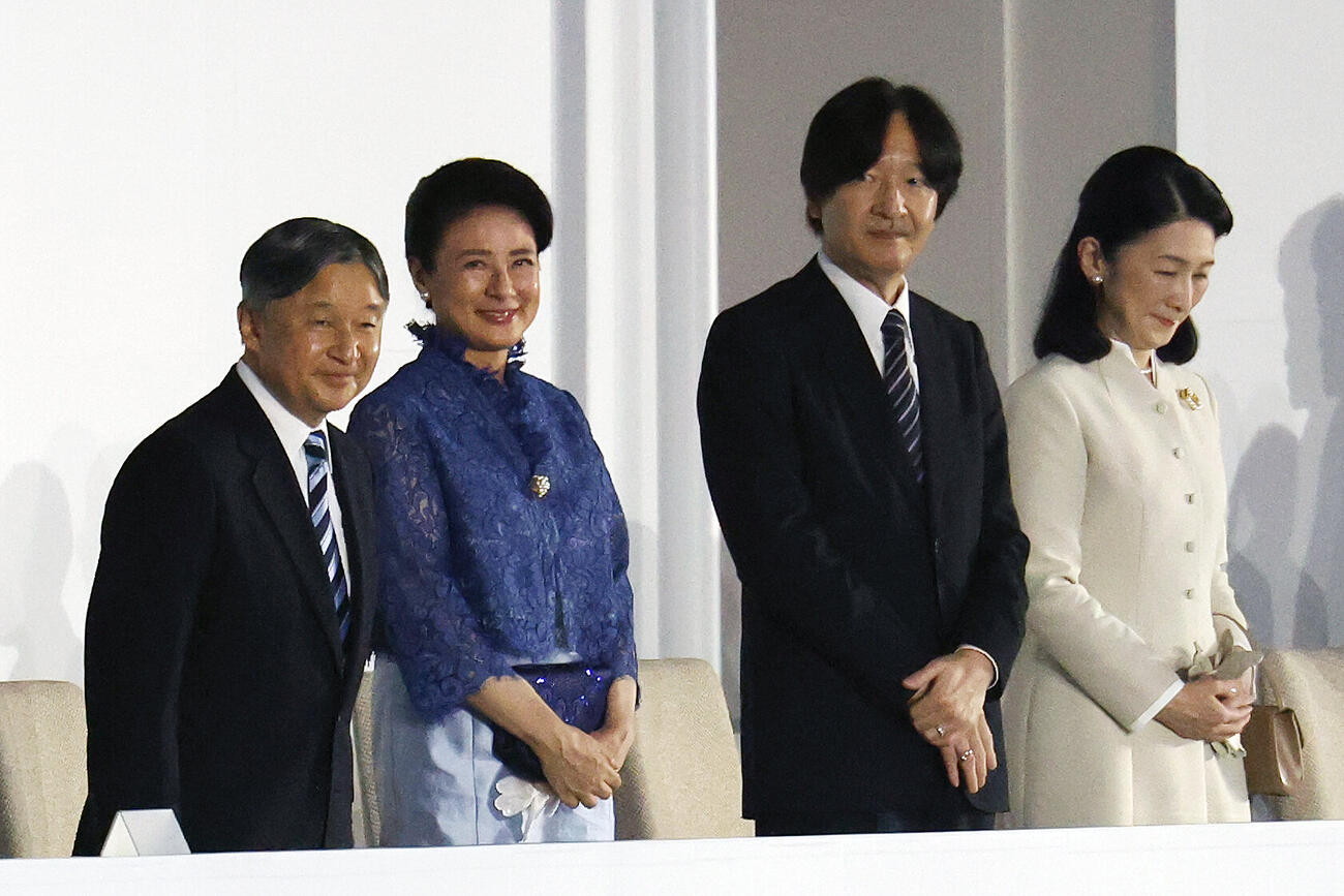 愛知・名古屋アジア大会の開会式に入場される天皇、皇后両陛下と秋篠宮ご夫妻（撮影・宮地輝）