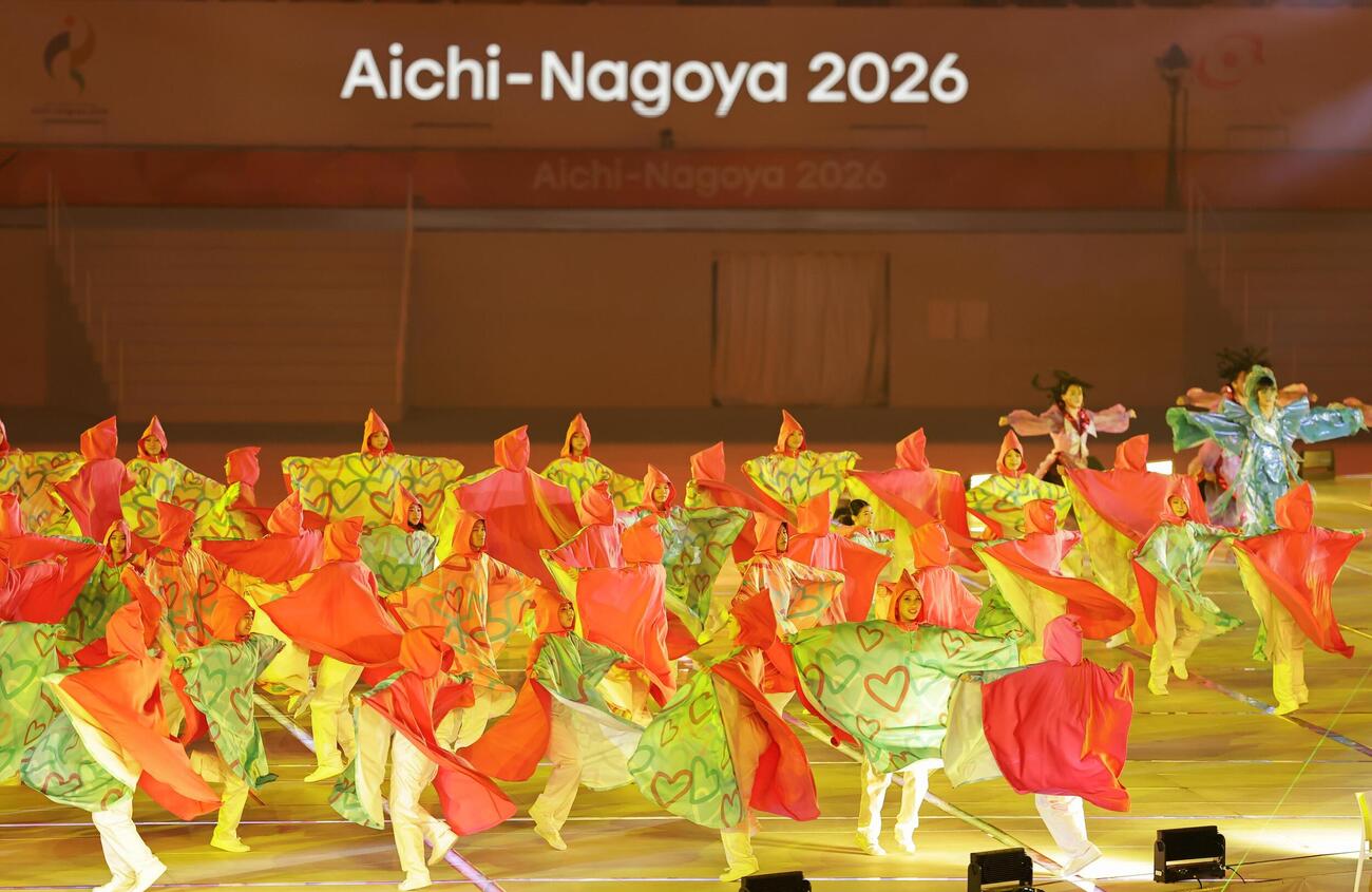 開会式で披露されたパフォーマンス＝19日、パロマ瑞穂スタジアム