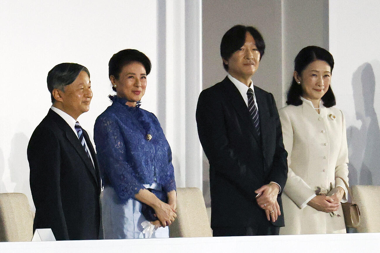 愛知・名古屋アジア大会の開会式に入場される天皇、皇后両陛下と秋篠宮ご夫妻（撮影・宮地輝）