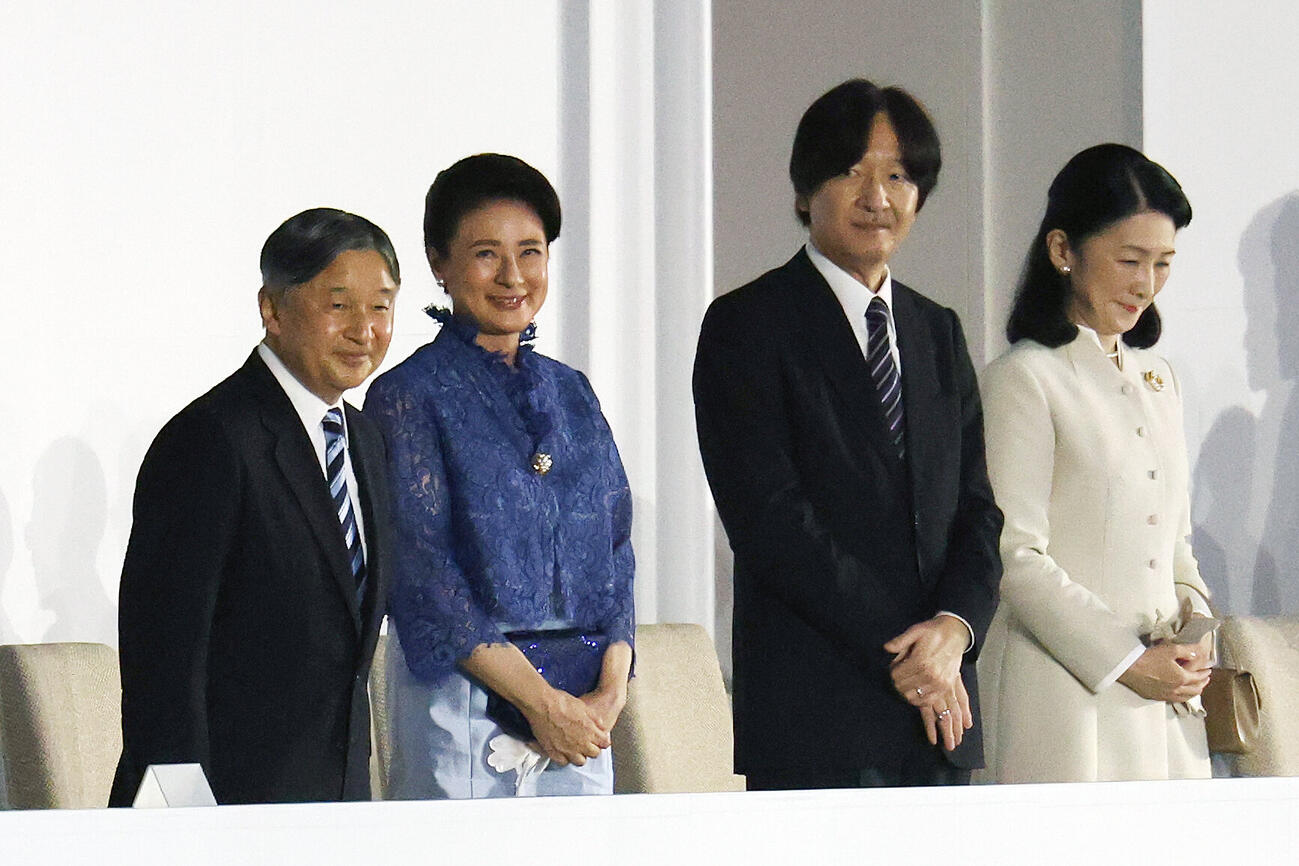 愛知・名古屋アジア大会の開会式に入場される天皇、皇后両陛下と秋篠宮ご夫妻（撮影・宮地輝）