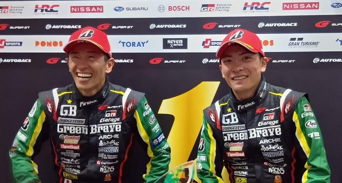吉田広樹（左）、野中誠太（26年8月撮影）