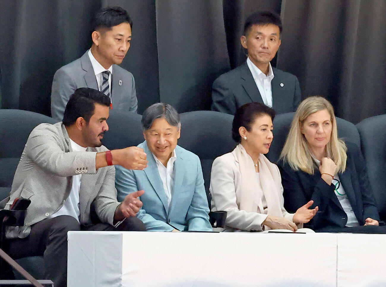 アジア大会バスケットボール競技を観戦される天皇、皇后両陛下＝20日午後、名古屋市のIGアリーナ（代表撮影）(共同)