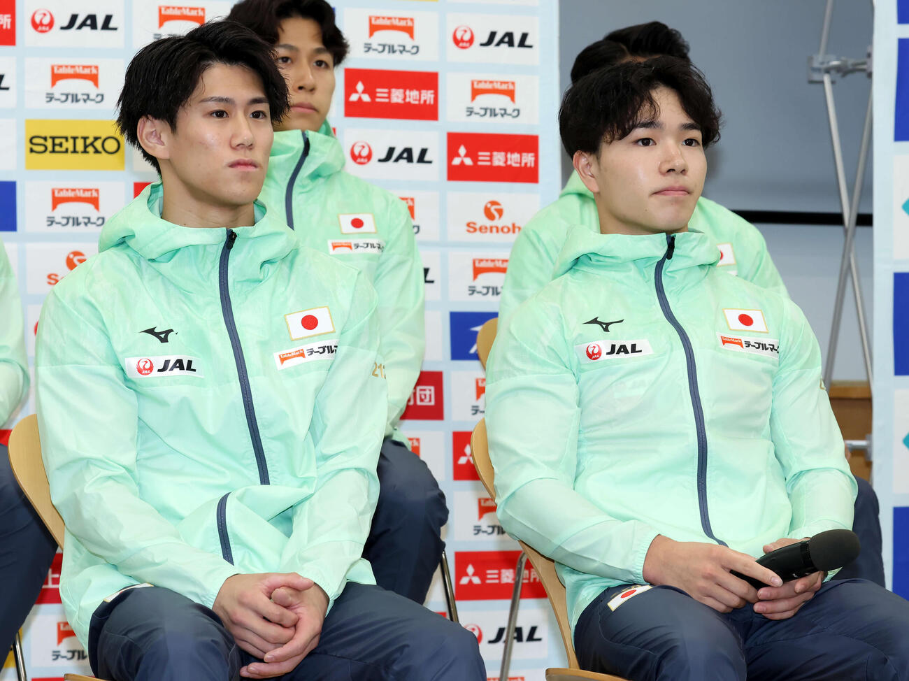 橋本大輝（左）と岡慎之助（2025年撮影）