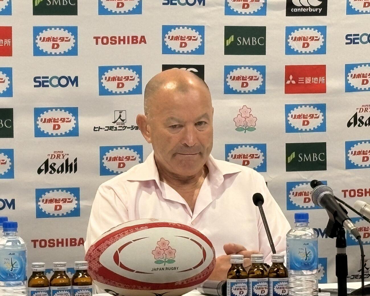 会見に出席するラグビー日本代表のエディー・ジョーンズ・ヘッドコーチ