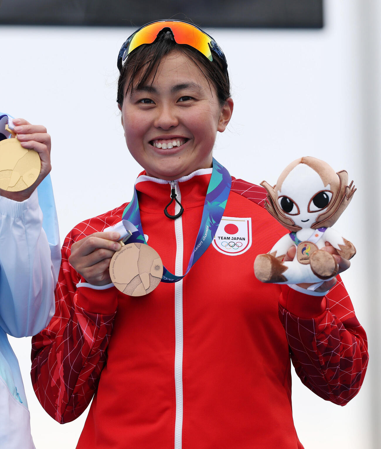 アジア大会トライアスロン女子で銅メダルを獲得し笑顔を見せる林愛望（撮影・宮地輝）