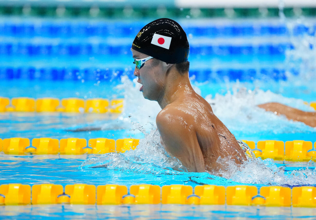 男子200メートル個人メドレー決勝　平泳ぎを泳ぐ小島夢貴（撮影・鈴木みどり）